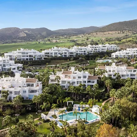 Vivi Homes - Casa Sereno Pool, Terrace & Garden Apartment *