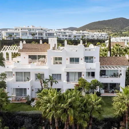Vivi Homes - Casa Sereno Pool, Terrace & Garden Apartment Estepona