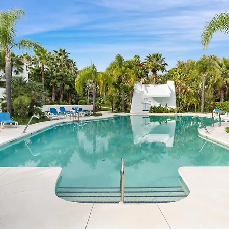 Vivi Homes - Casa Sereno Pool, Terrace & Garden Apartment *