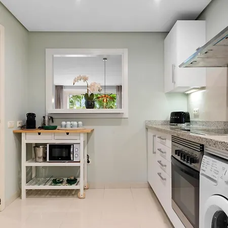 Vivi Homes - Casa Sereno Pool, Terrace & Garden Apartment Estepona